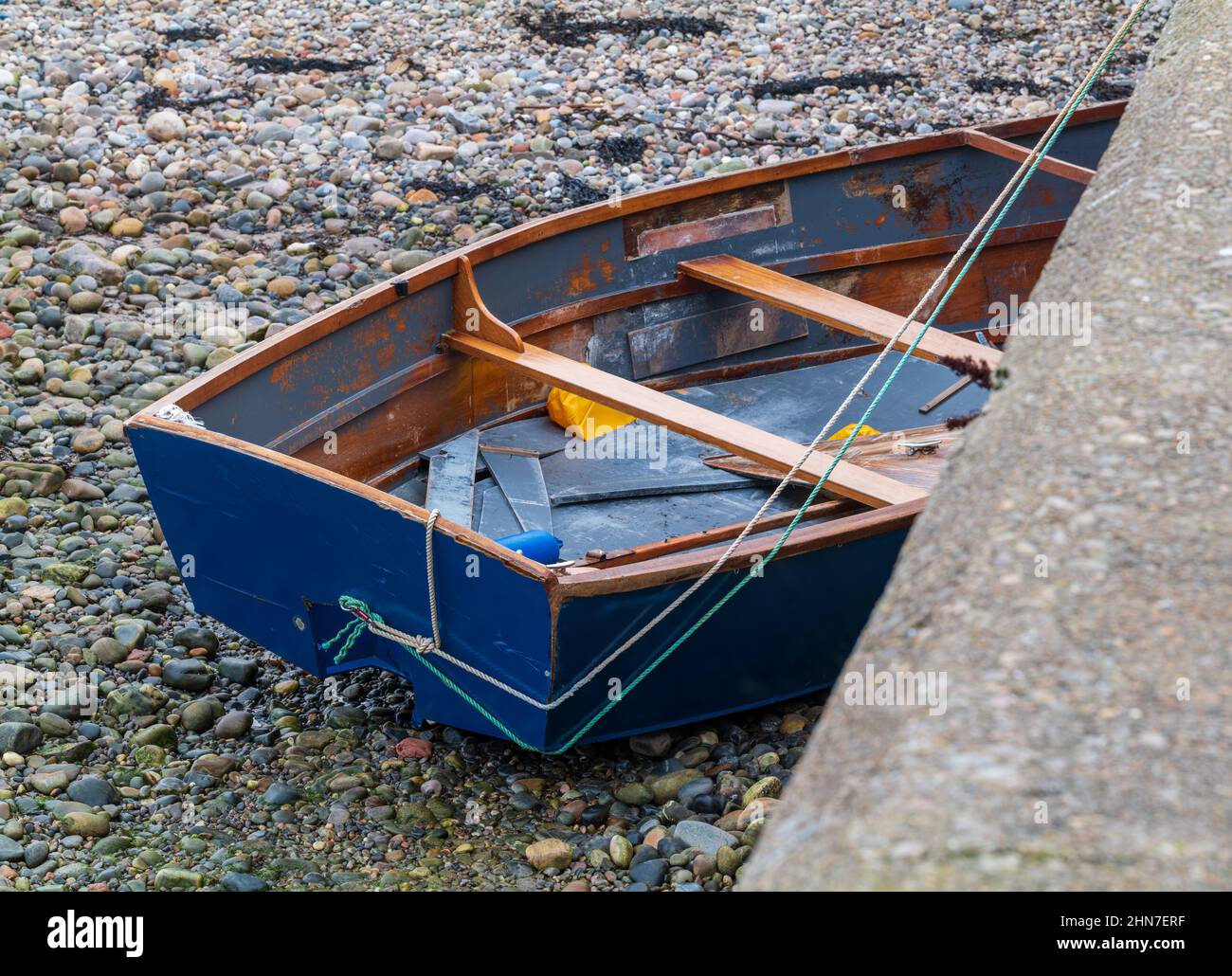 Old wooden dinghy rowing boat hi-res stock photography and images - Alamy