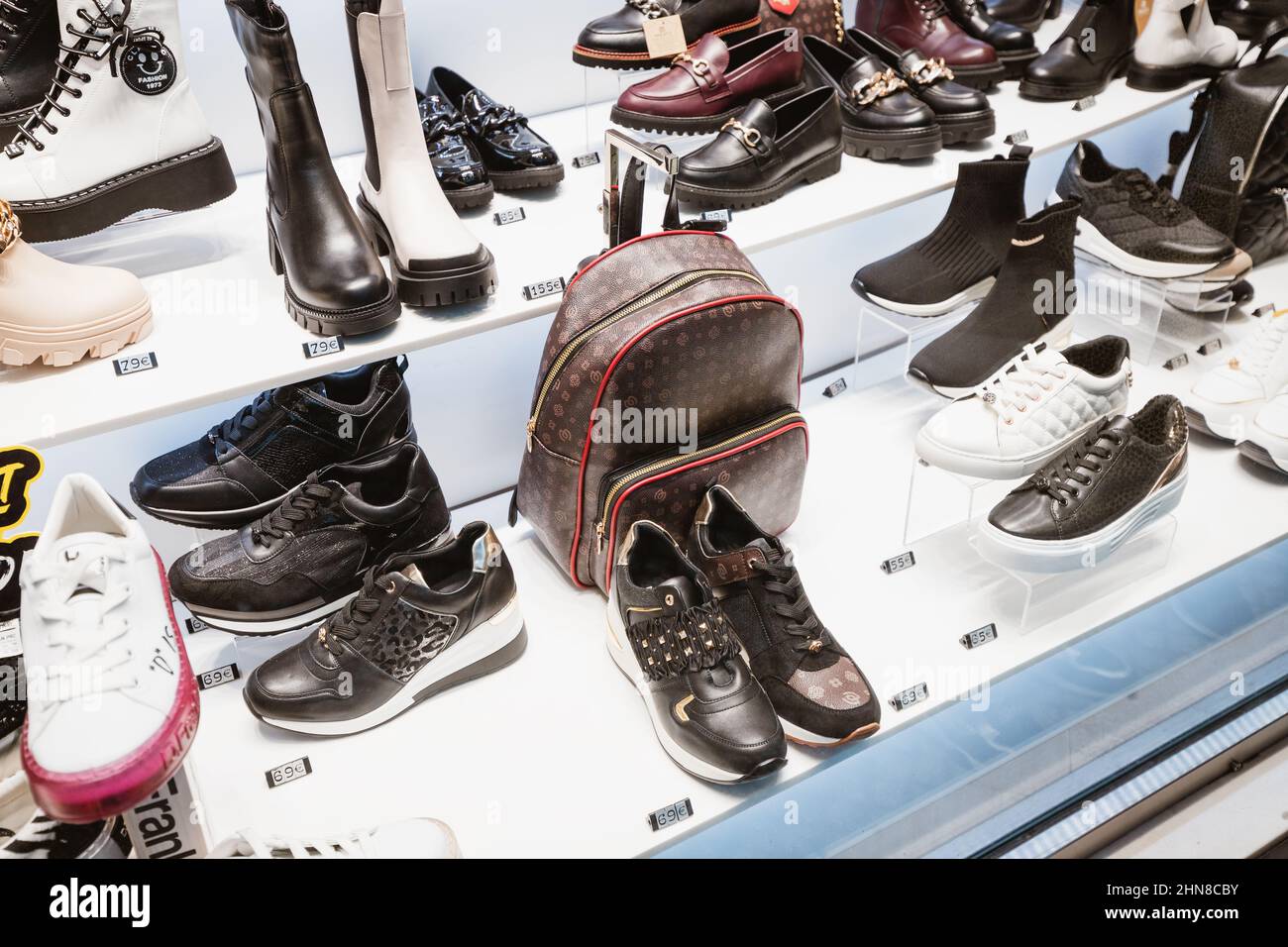 Aldo shoe store front hi-res stock photography and images - Alamy