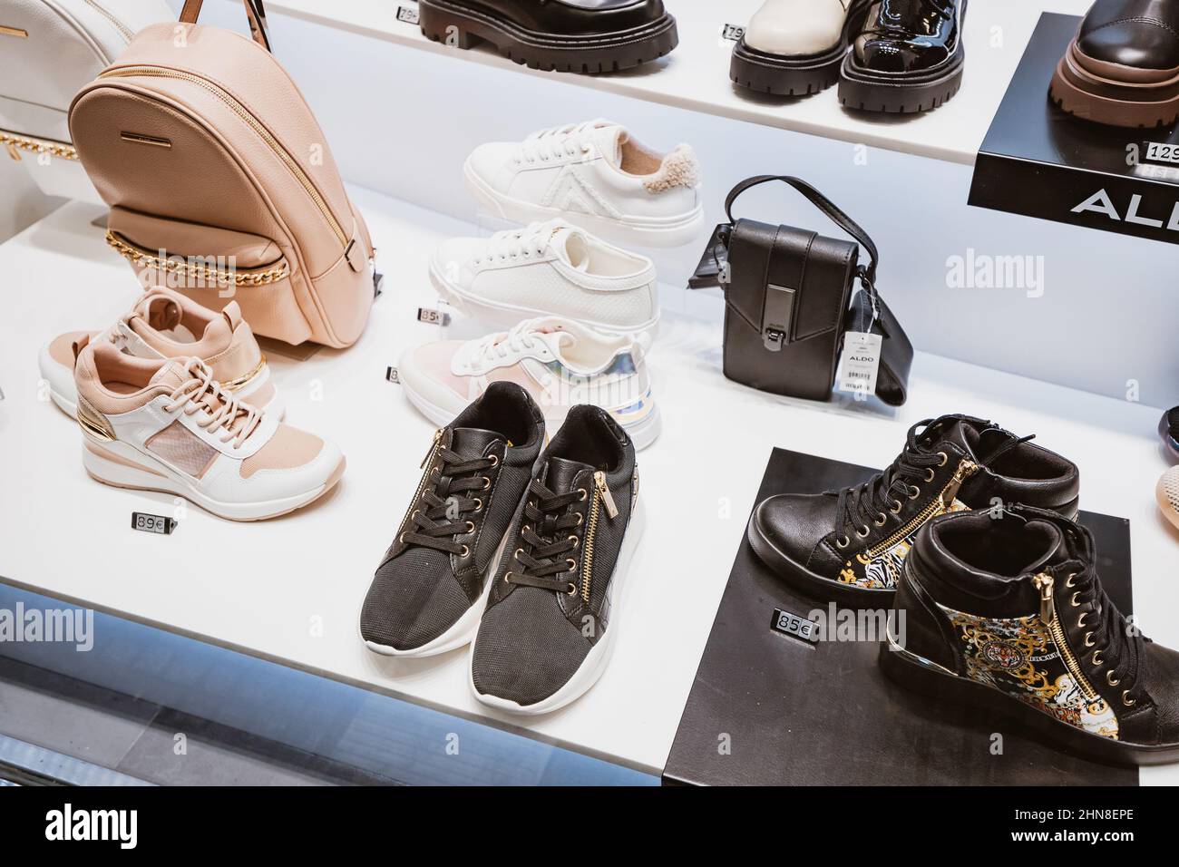 21 October 2021, Thessaloniki, Greece: A showcase with fashionable leather  shoes and shoes and bags in the window of the ALDO store Stock Photo - Alamy