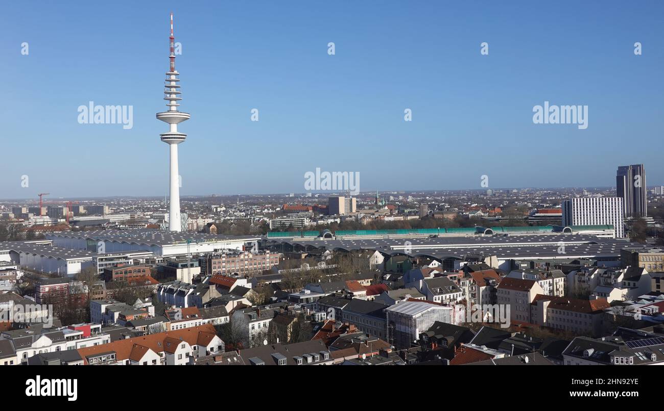 Hamburg, Germany. 28th Jan, 2022. View of the Karolinenviertel and the exhibition halls in the St. Pauli district, with the Heinrich Hertz Tower, the television tower, in the background. Credit: Marcus Brandt/dpa/Alamy Live News Stock Photo