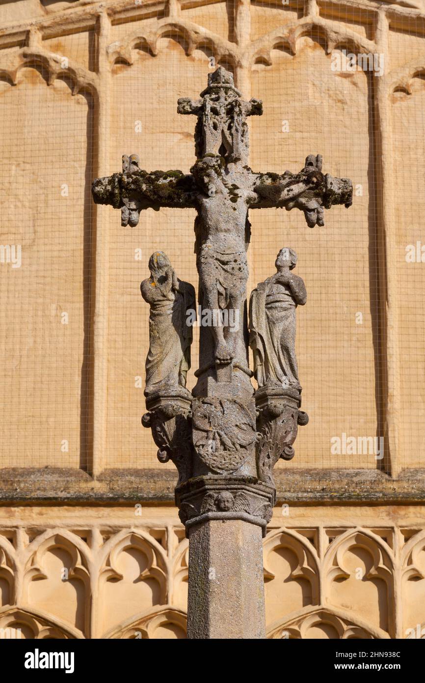 St John Baptist, Parish church, Cirencester, Cotswolds, external war memorial crucifix Stock Photo