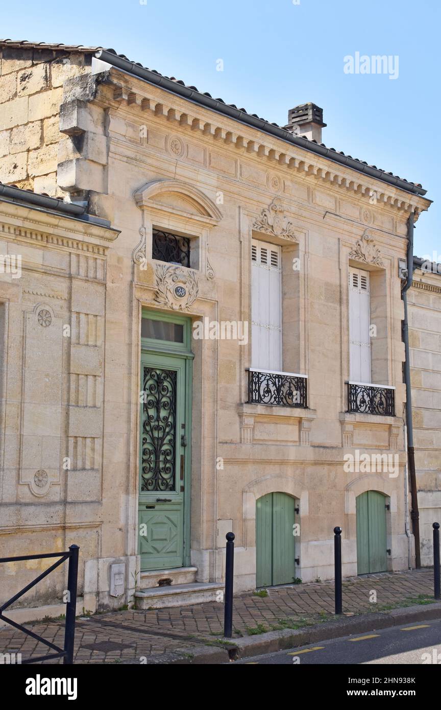 An exquisite small one and a half storey C19th terraced house in Bordeaux, local stone, replete with carved decorative mouldings, and wrought ironwork Stock Photo