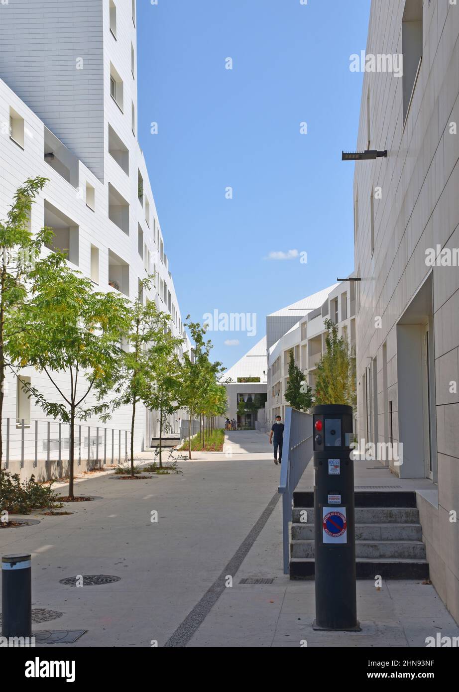 Residence Coeur de Garonne, contemporary residential development on former industrial land in the Bastide quarter of Bordeaux, France Stock Photo
