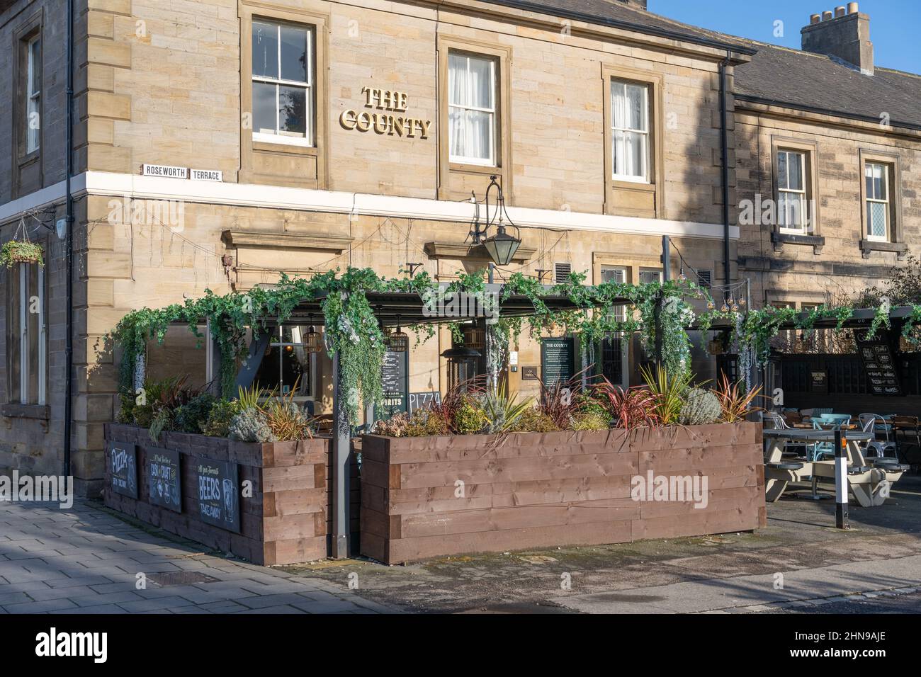 The County public house, on High Street, Gosforth, Newcastle upon Tyne, UK, with beer garden in the outdoor space. Stock Photo