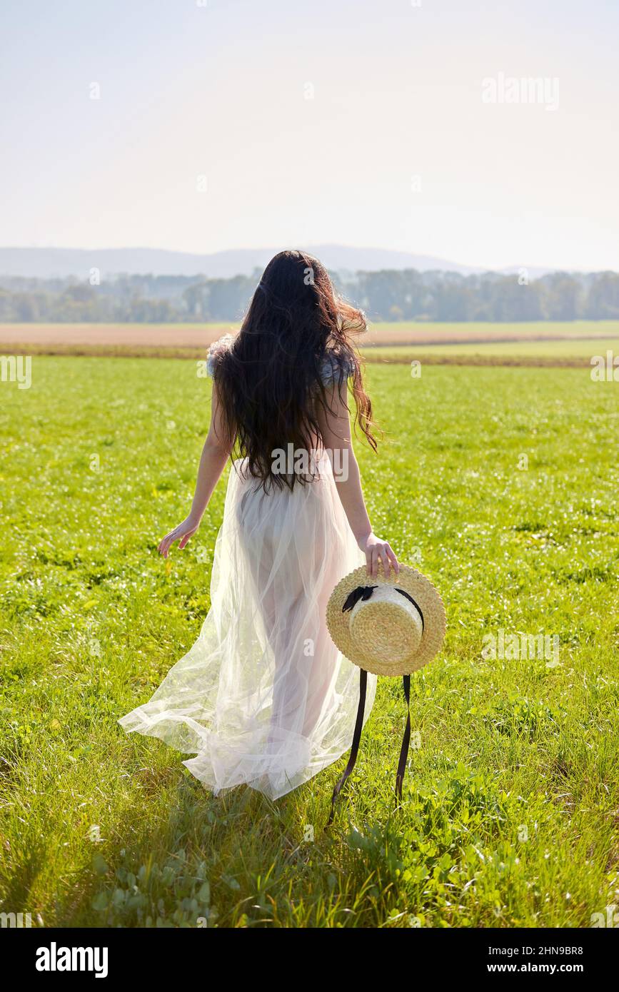 Walking barefoot grass asian hi-res stock photography and images - Alamy