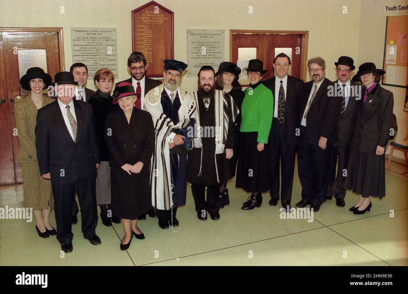 The Induction of Rabbi Chaim Rapoport by the Chief Rabbi Jonathan Sacks at the Birmingham Central Synagogue on 05 November 1995. Officials of the congregation included the president Lenny Jacobs, Mr Sam Cohen, Dr Charles Zuckerman, Mr Mike Yarm, Mr Geoffrey Clements and the Rev Meir Lev and their wives including Mrs Ruth Jacobs Stock Photo