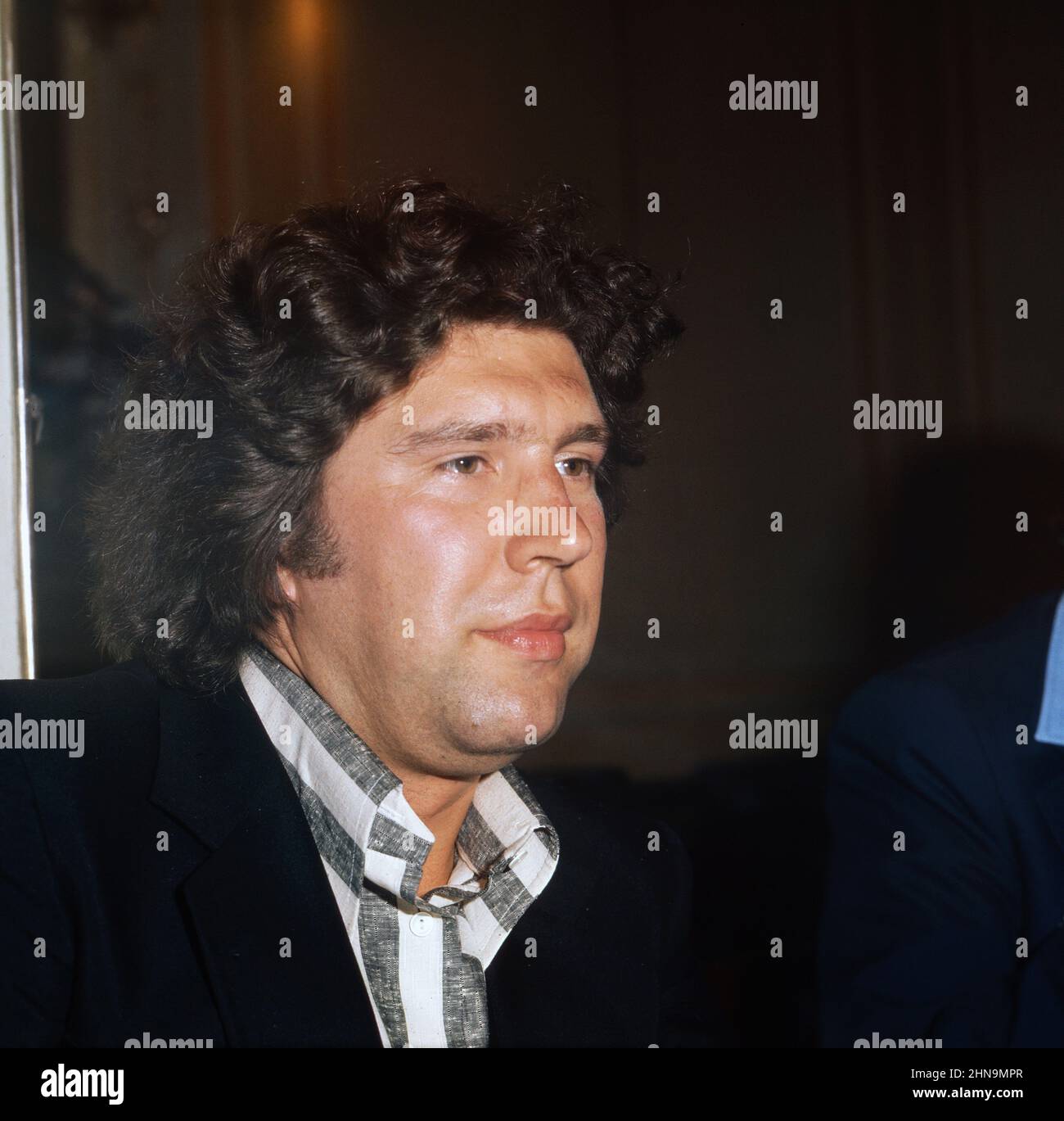 Regisseur Peter Patzak bei einer Feier während der Dreharbeiten zum Spielfilm 'Die gelbe Nachtigall', Österreich um 1974. Stock Photo