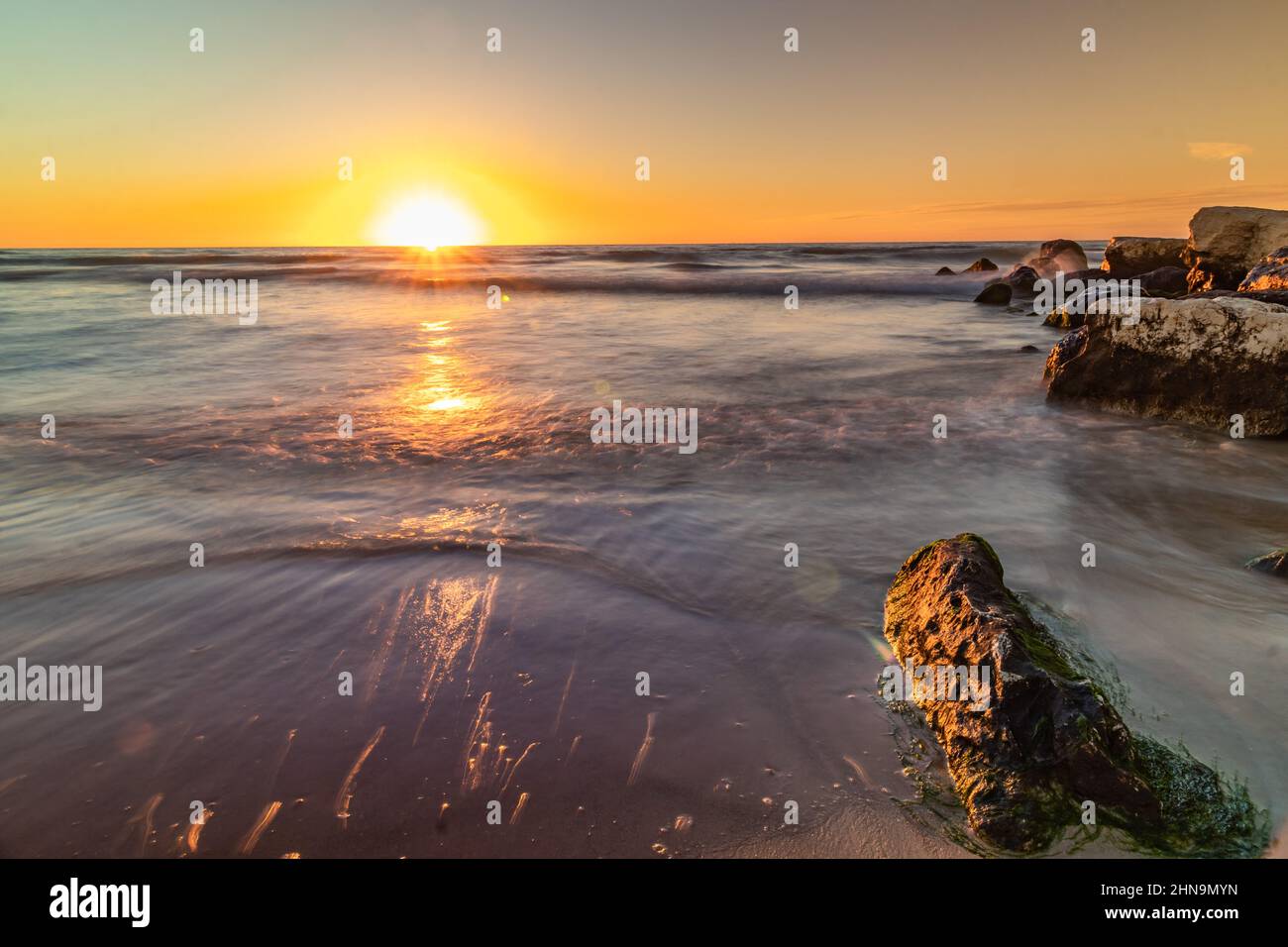 Seascapes with rocks hi-res stock photography and images - Alamy