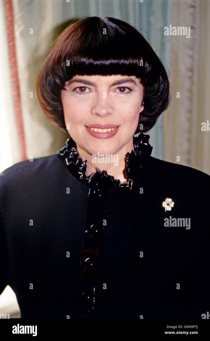 Mireille Mathieu, berühmte französische Sängerin, Portrait von 1993. French singer Mireille Mathieu, portrait from 1993. Stock Photo