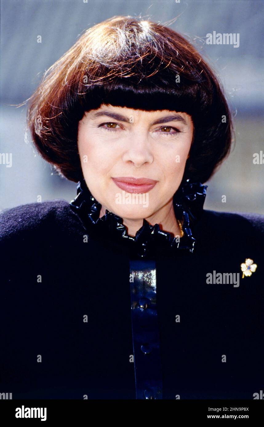 Mireille Mathieu, berühmte französische Sängerin, Portrait von 1993. French singer Mireille Mathieu, portrait from 1993. Stock Photo