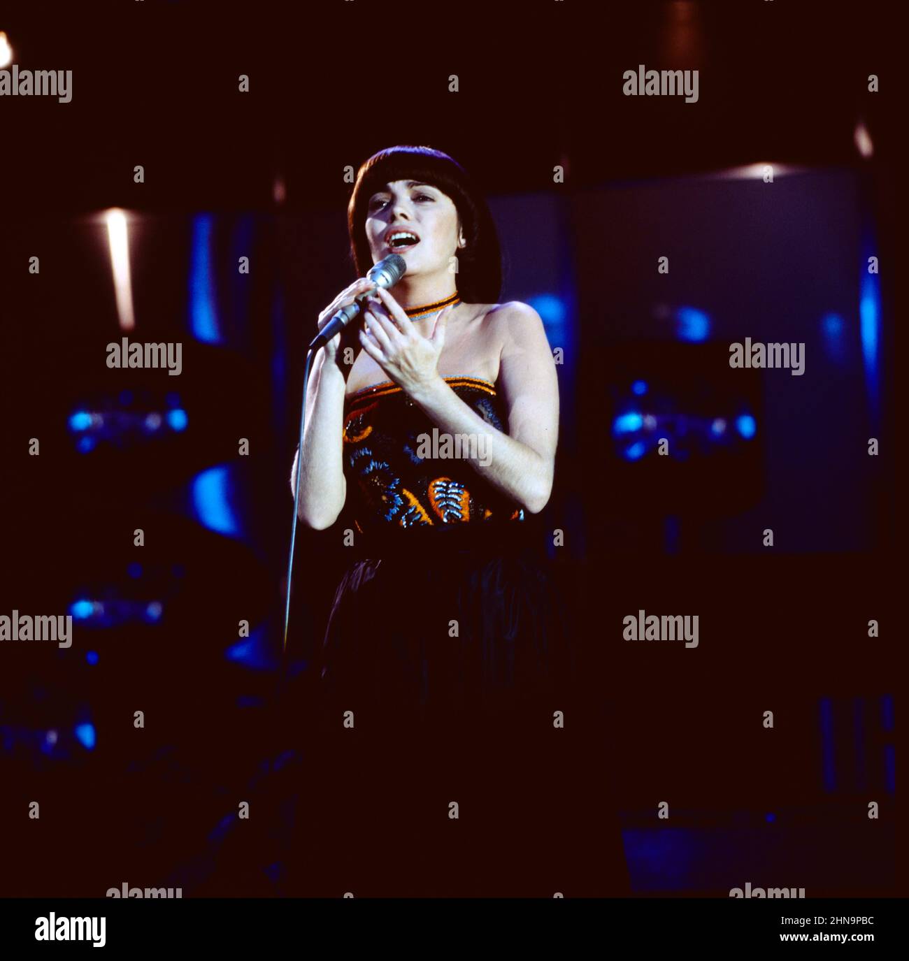 Disco, ZDF Musiksendung, Mireille Mathieu singt ihr Lied Nimm noch