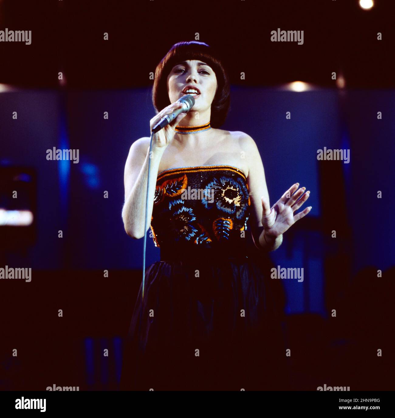Disco, ZDF Musiksendung, Mireille Mathieu singt ihr Lied Nimm noch