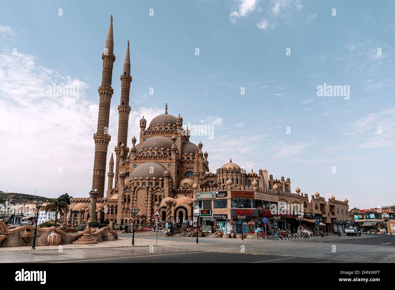 October 18th, 2021. Sharm El Sheikh: Al Mustafa mosque, a large Islamic temple in the old city center. Stock Photo