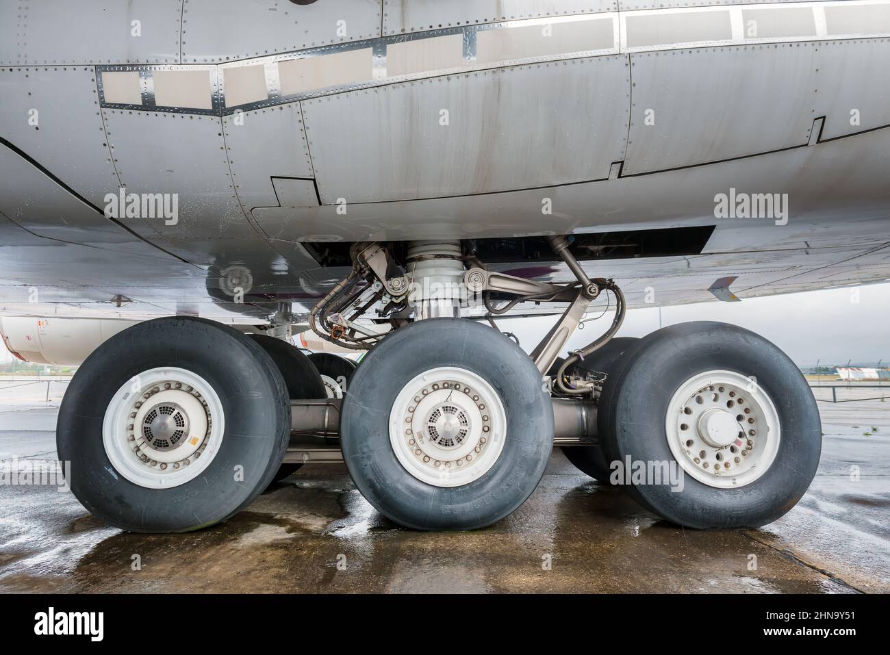 close view of retractable landing gear under a big jet plane Stock Photo