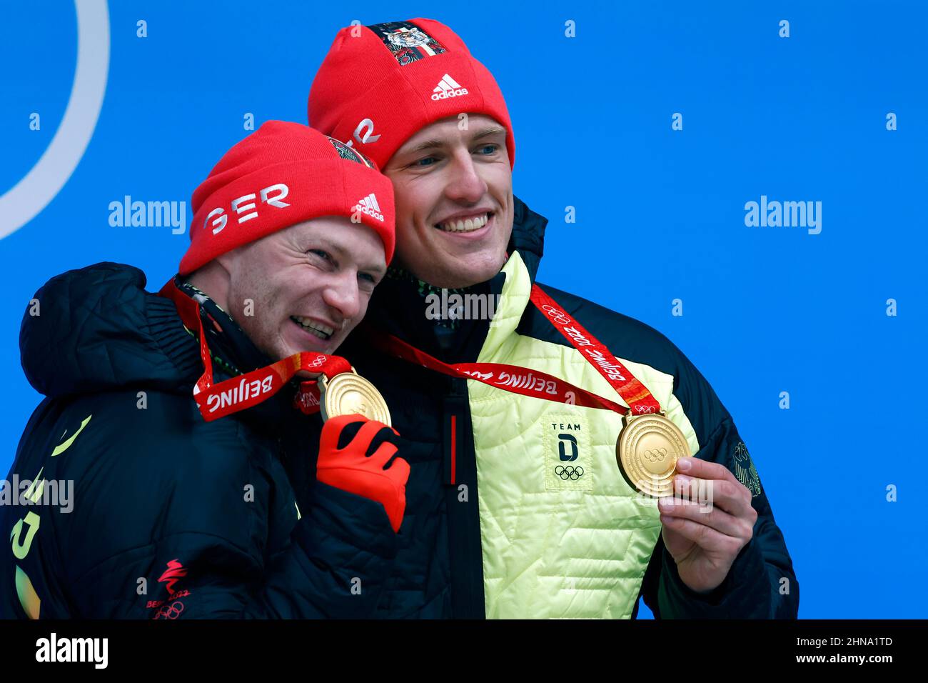 Page 33 - Celebrate with their medals High Resolution Stock Photography and  Images - Alamy
