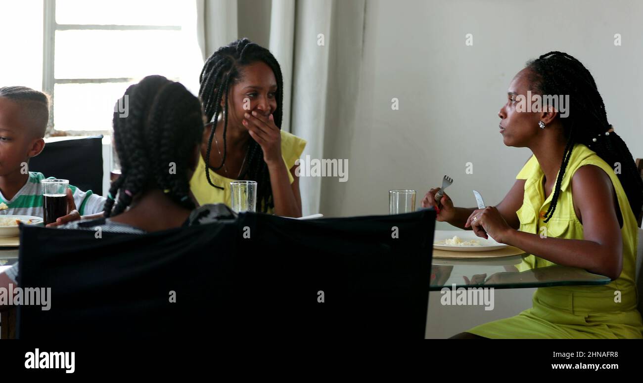 African ethnicity family lunch time hi-res stock photography and images ...