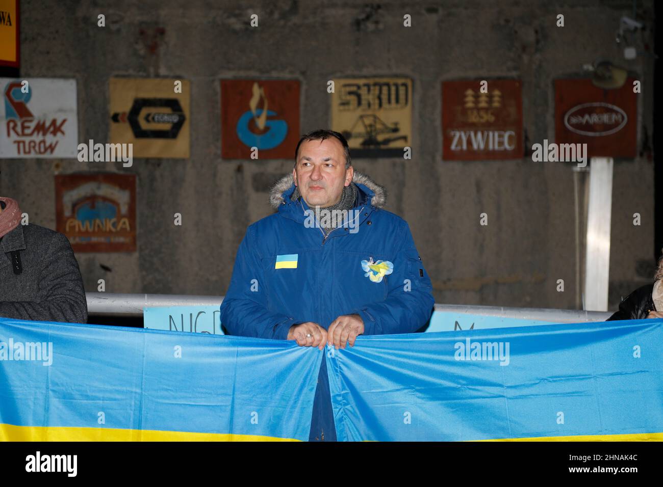 Der stellvertretende Bürgermeister Radoslaw Baranowski bei der Kundgebung unter dem Motto 'Solidarität mit der Ukraine' auf der Altstadtbrücke zwische Stock Photo