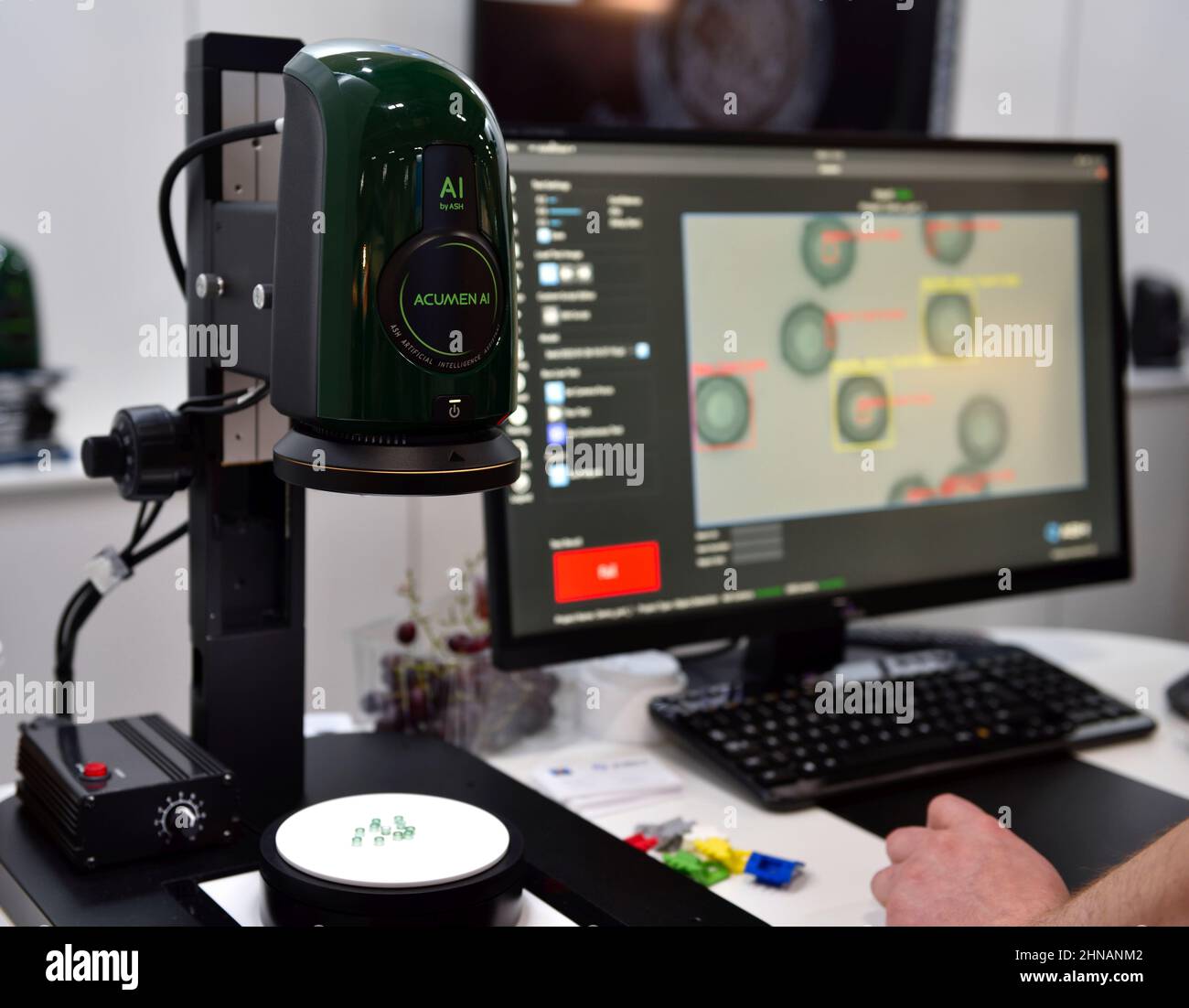 Acumen machine vision digital microscope for measuring and inspection of small parts in