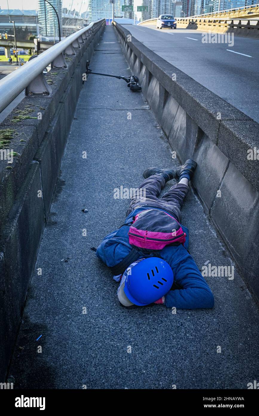 Young man injured in e-scooter accident, Vancouver, British Columbia, Canada Stock Photo