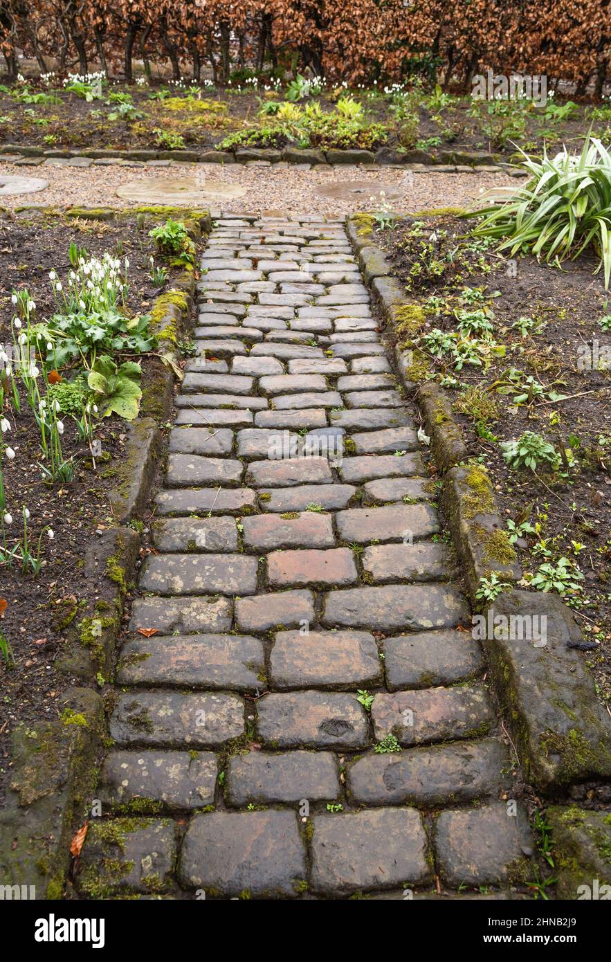 Cobbled garden path hi res stock photography and images Alamy