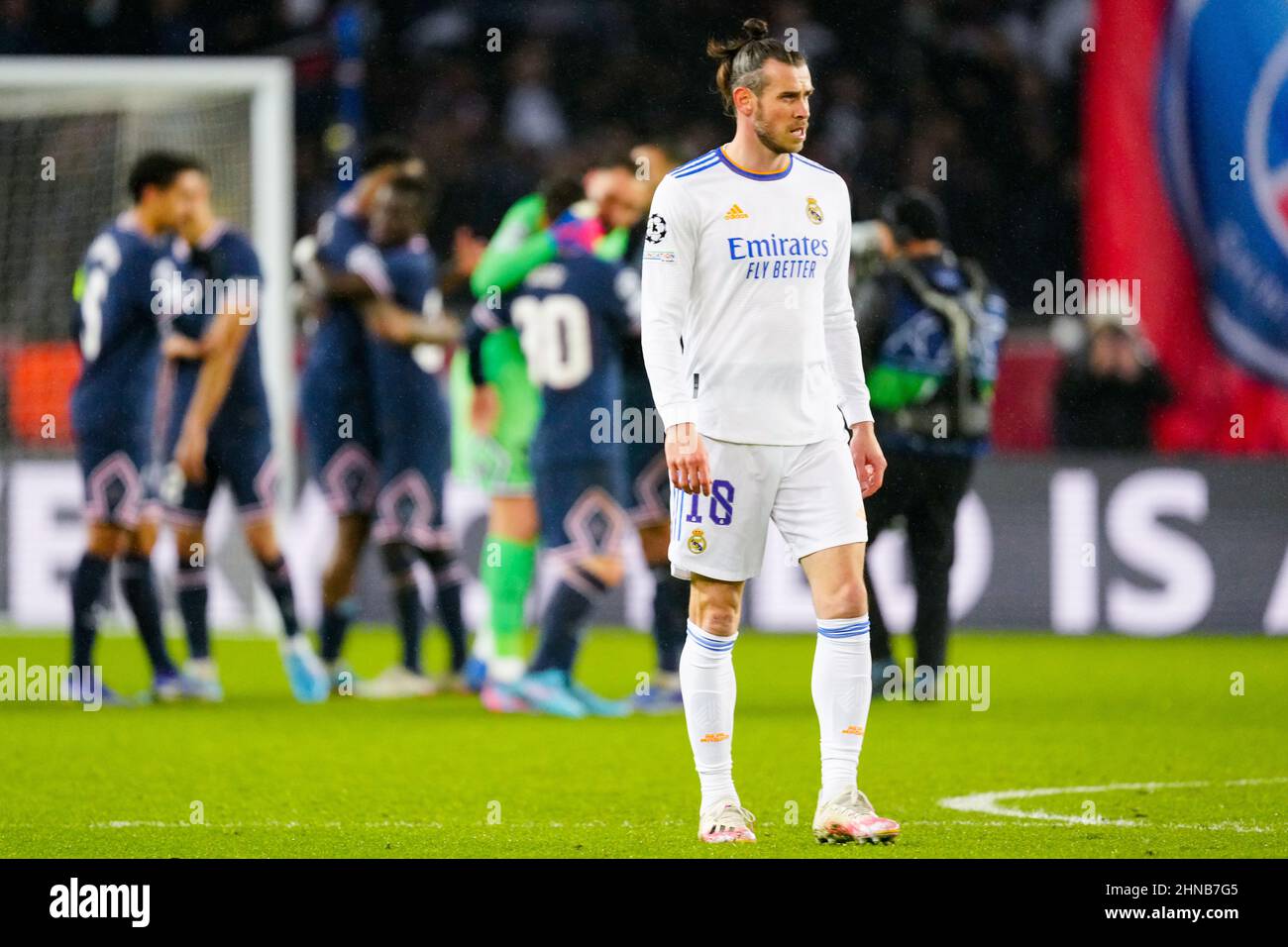 PARIS, FRANCE - FEBRUARY 15: Gareth Bale of Real Madrid looks dejected  prior to the Round Of Sixteen Leg One - UEFA Champions League match between  Paris Saint-Germain and Real Madrid at, image size:1300x956