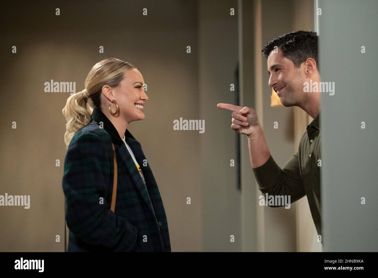 Hilary Duff, Josh Peck, "How I Met Your Father" (2022). Photo credit