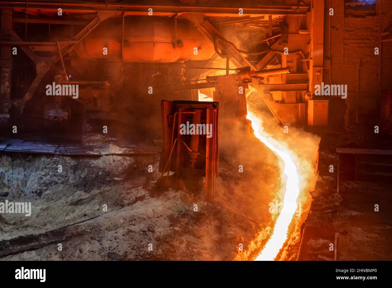 The flow of molten hot metal, molten steel flows along the guide chute