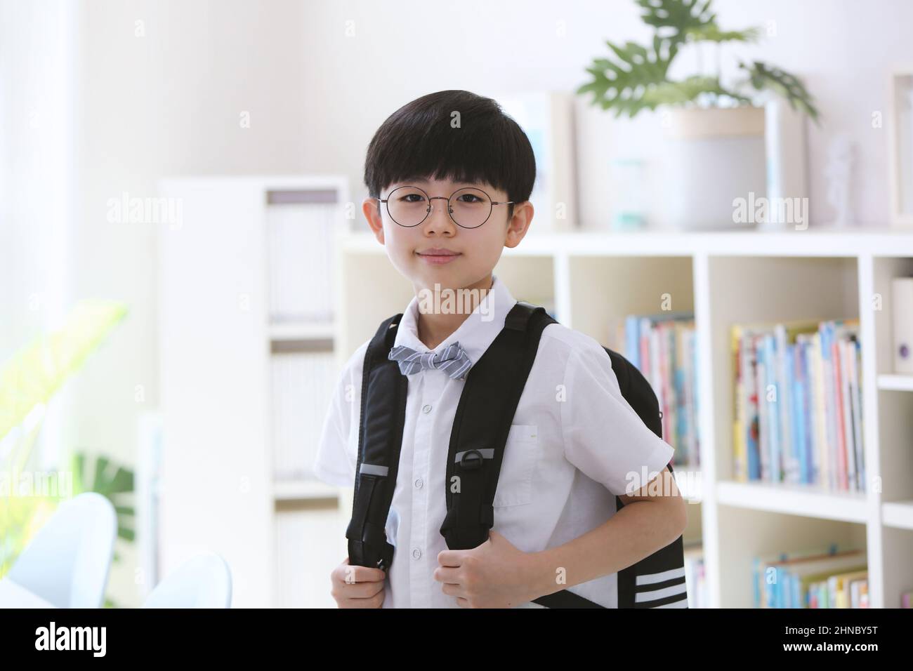 Child going to school uniform hi-res stock photography and images - Alamy