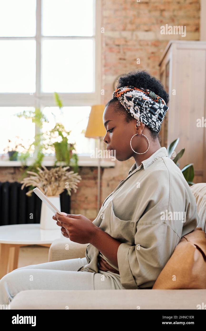 African woman sitting side view hi-res stock photography and images - Alamy