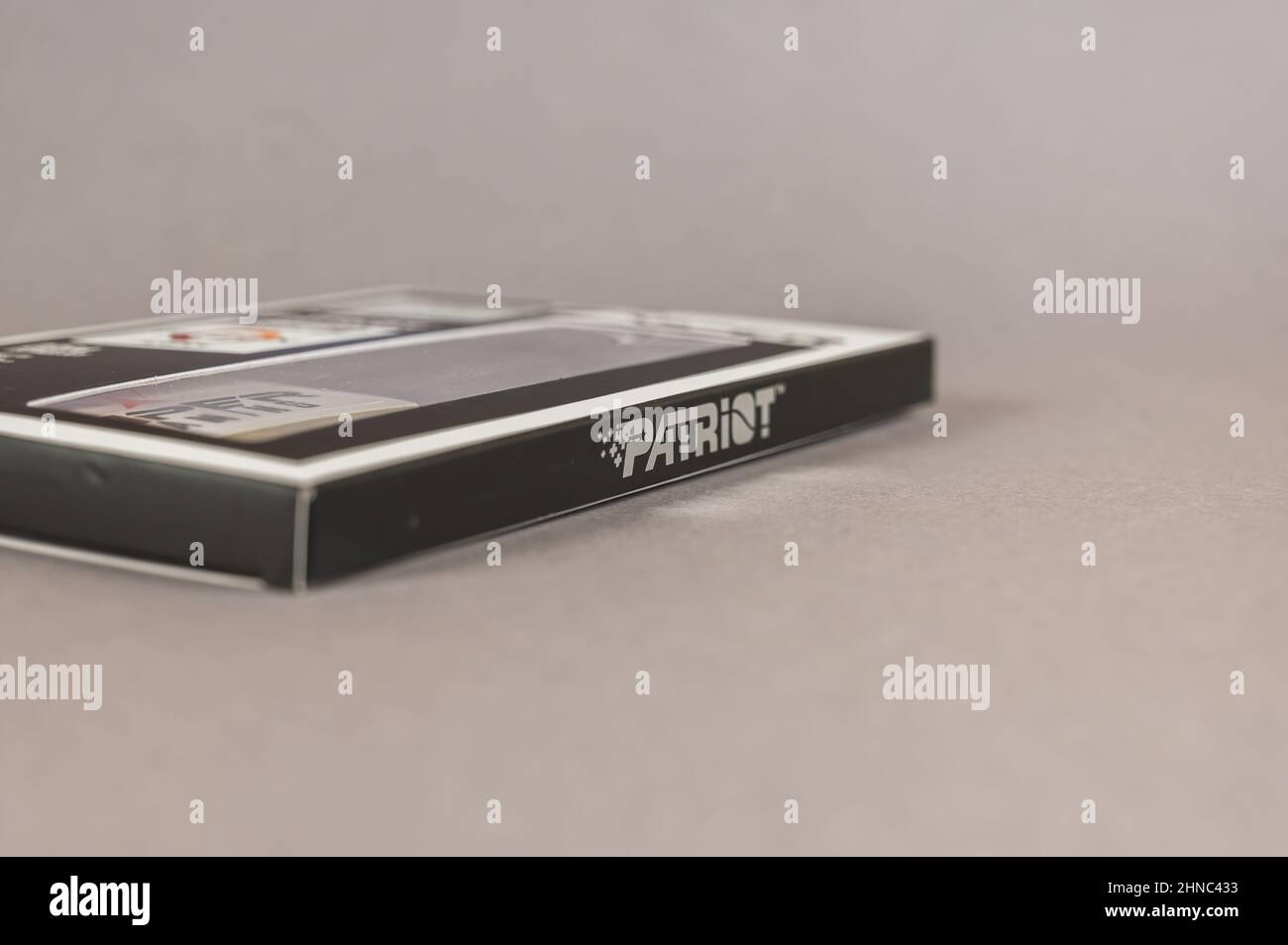 Patriot DDR4 16GB 3200Mhz Viper 4 Blackout against a gray background ...