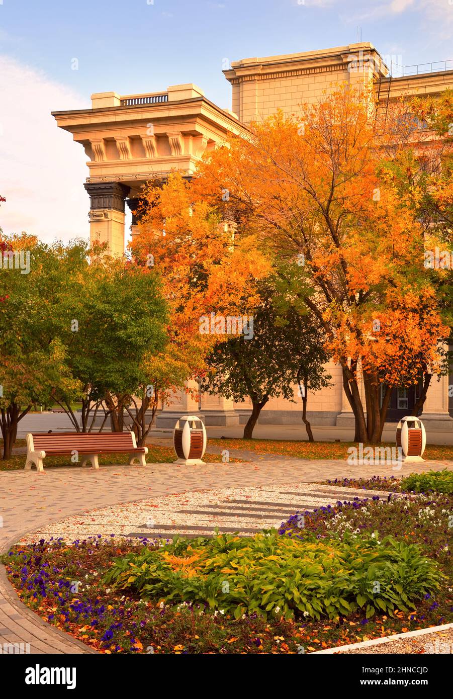 Novosibirsk / Siberia/Russia-09.20: Theater square in autumn. The building of the Opera and ballet theatre, garden square, with bright autumn plants a Stock Photo
