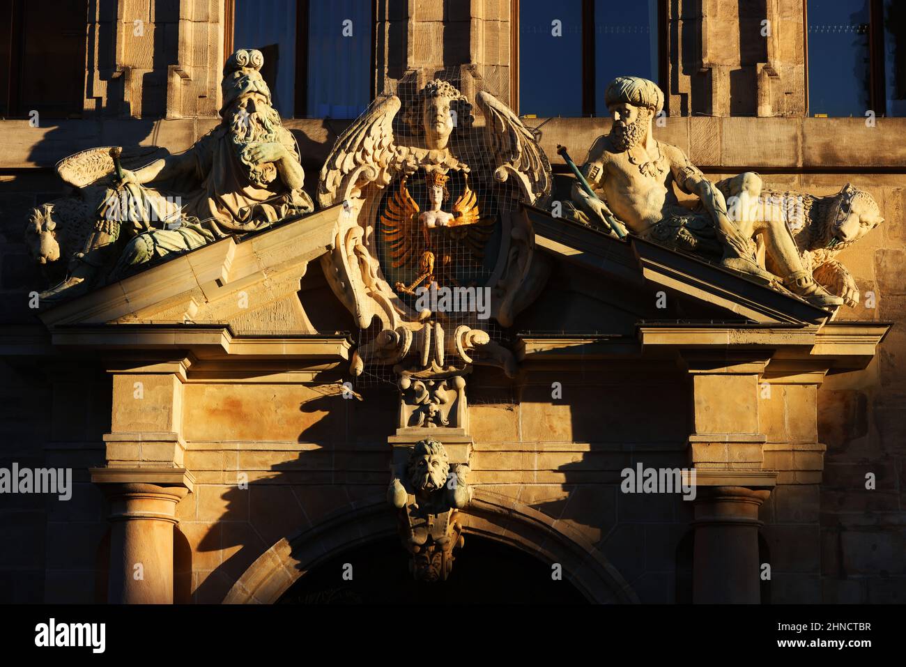 Nürnberg, Kunstwerk,  Architektur mit gotischen Rathaus am Hauptmarkt  in der Innenstadt oder Altstadt von Nuremberg oder Nuernberg, Franken, Bayern Stock Photo