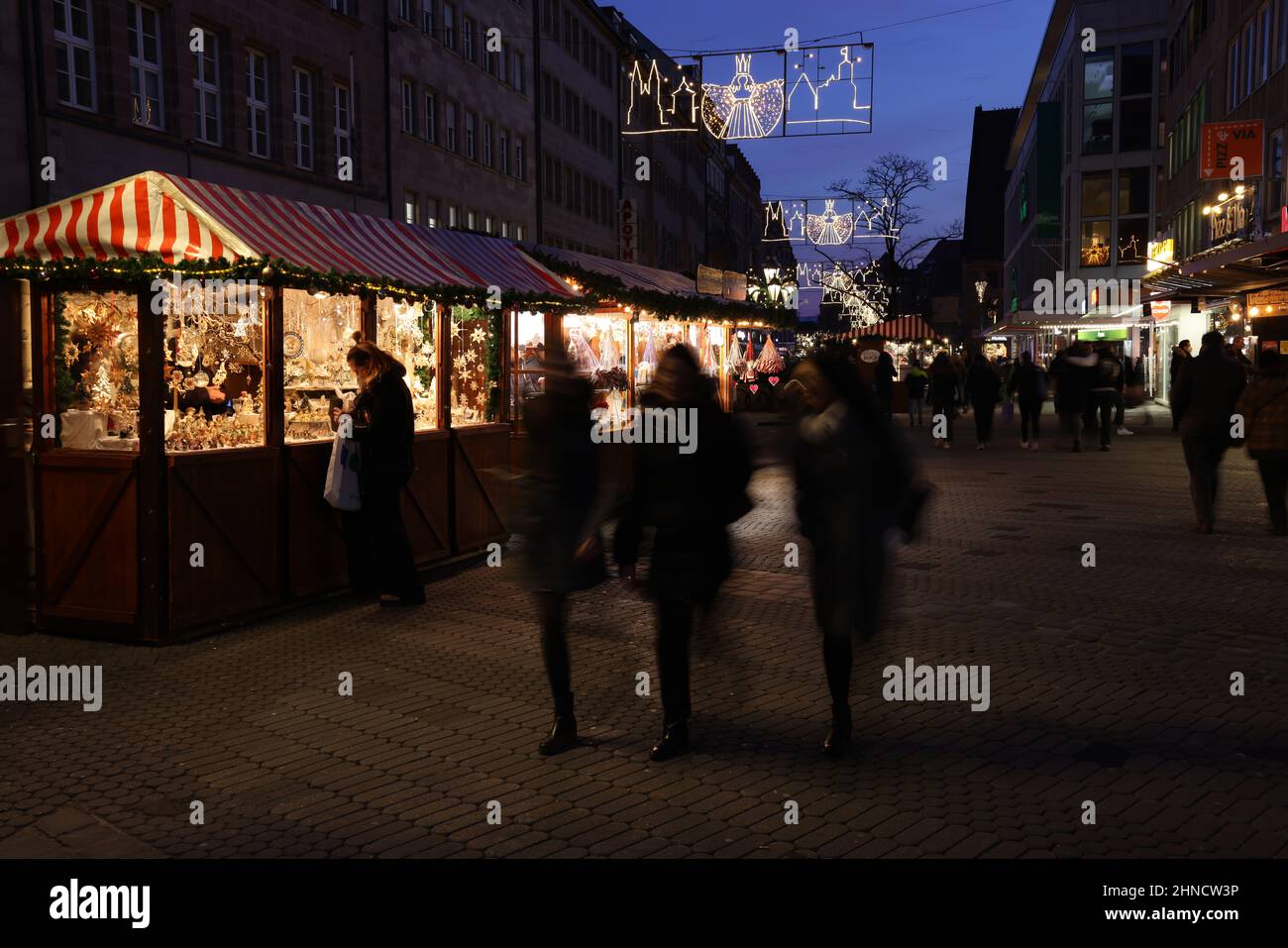 Advent, Weihnachten, Nürnberg, die Fußgängerzone in Nürnberg ist weihnachtlich geschmückt. Franken Bayern, Deutschland Stock Photo