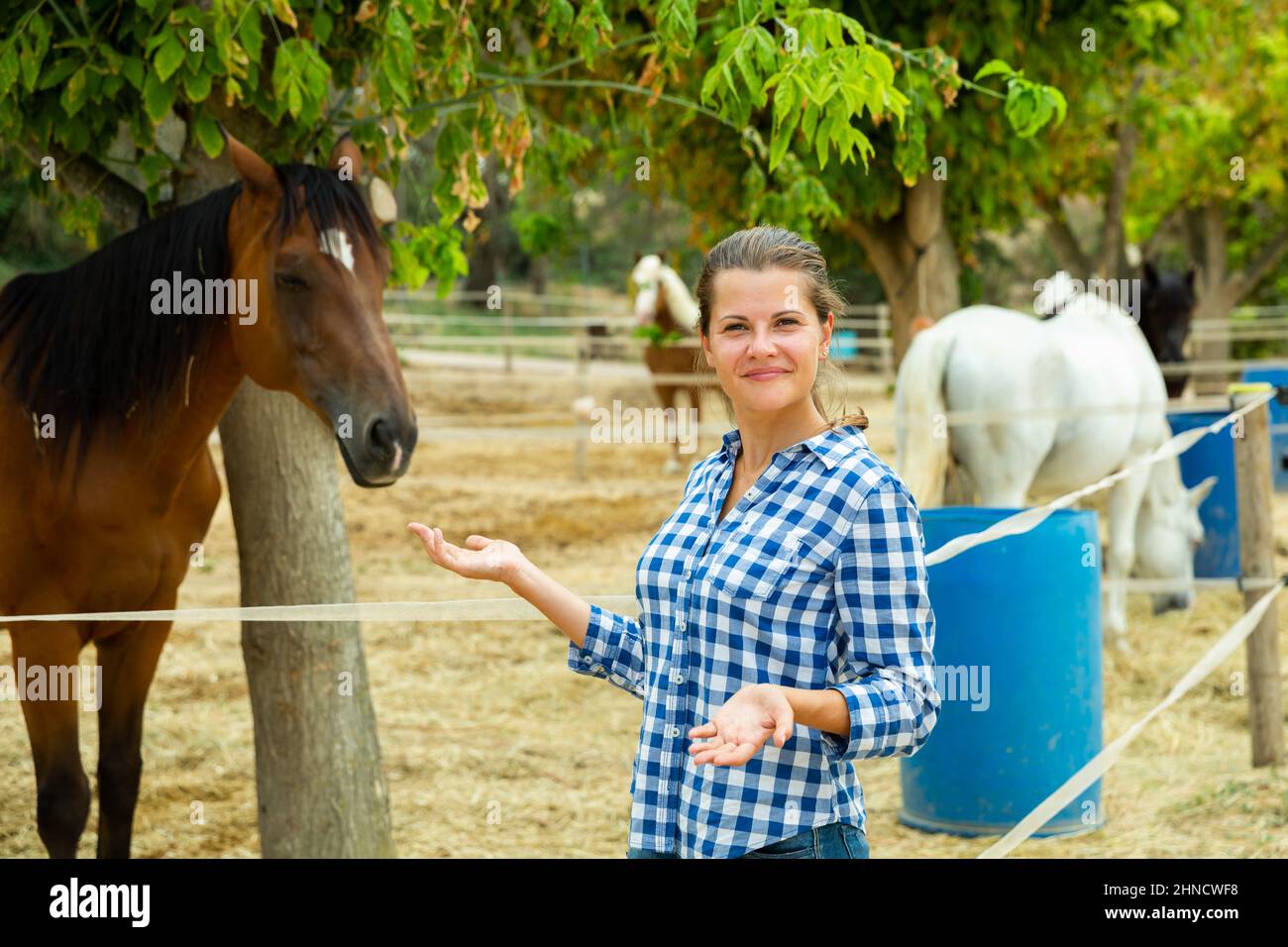 Woman smiling animal enclosure hi-res stock photography and images - Alamy