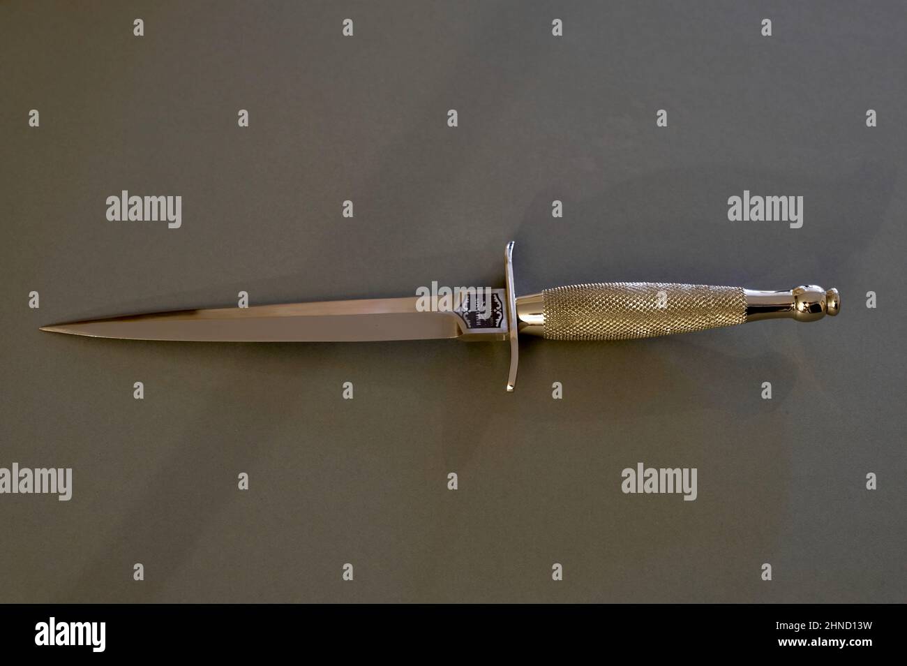 Sykes Fairbairn Commando Dagger Fighting Knife, Mk 1 original with etched ricasso. A very rare Wilkinson Sword, Primer Part 1 knife 3' Cross Guard Stock Photo