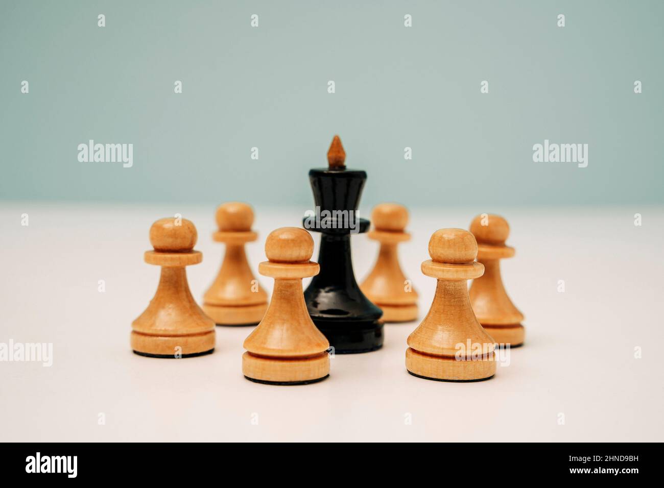 Vintage wooden chess pieces (King and Queen Stock Photo - Alamy