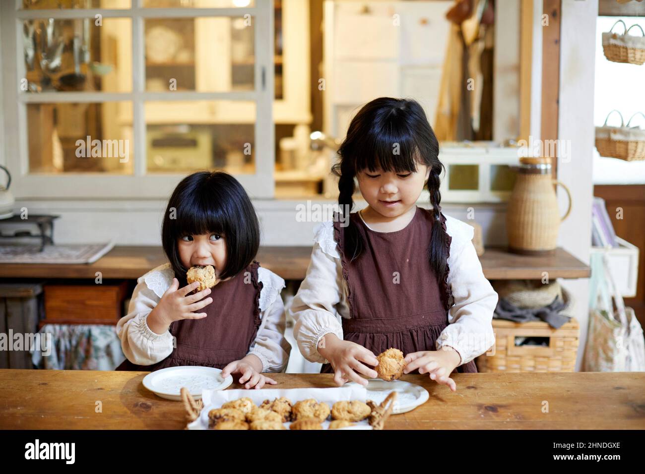 japanese-sisters-eating-a-snack-stock-photo-alamy