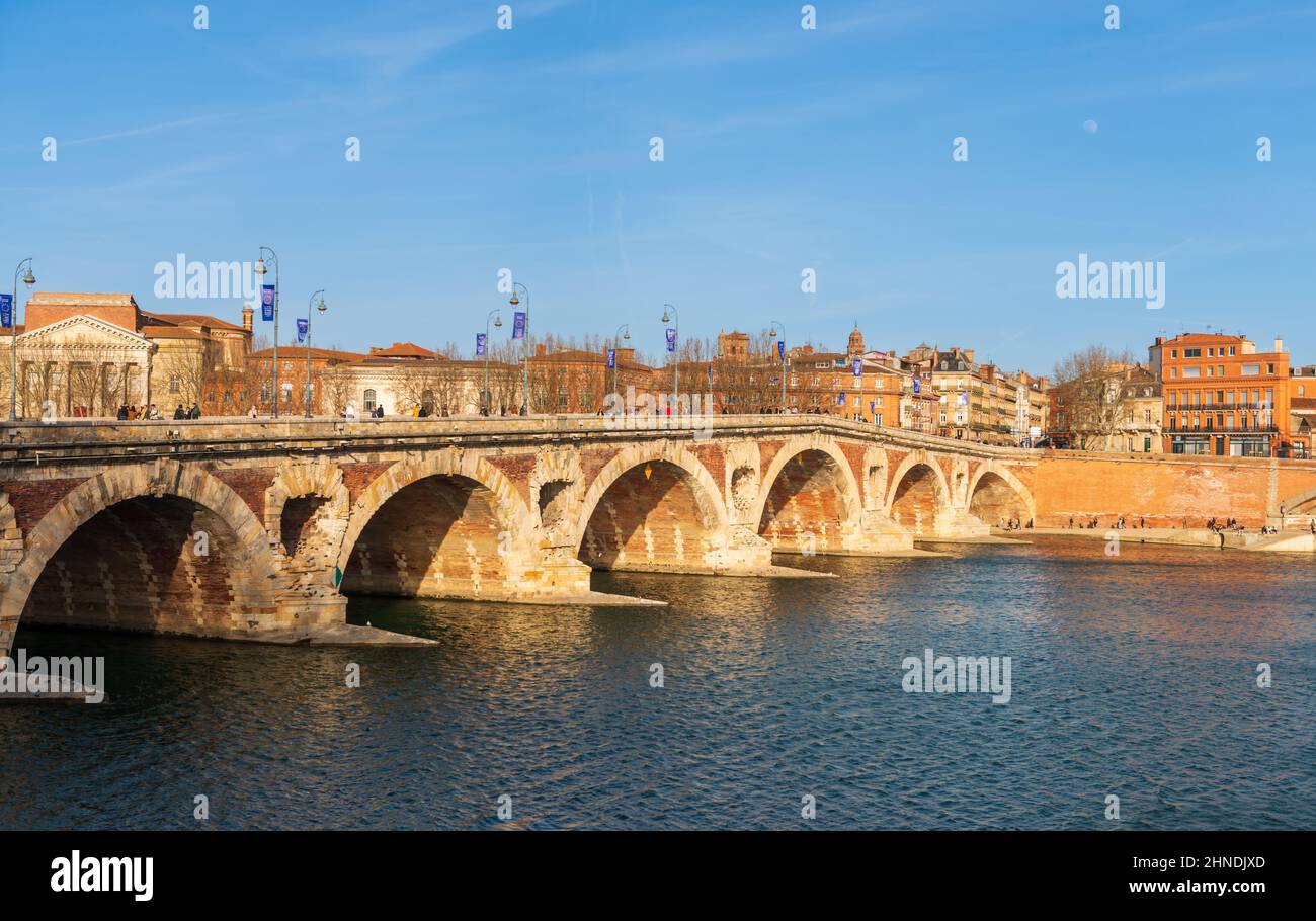 Pont Neuf and boulevard du Maréchal Juin along the Garonne river in winter, in Toulouse in Occitanie, France Stock Photo