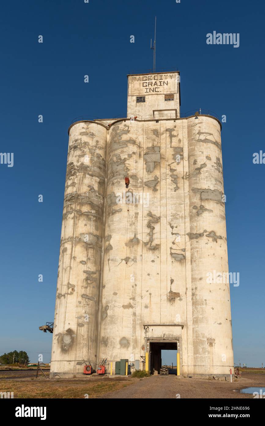 A reinforced concrete grain elevator with peeling paint in Page City