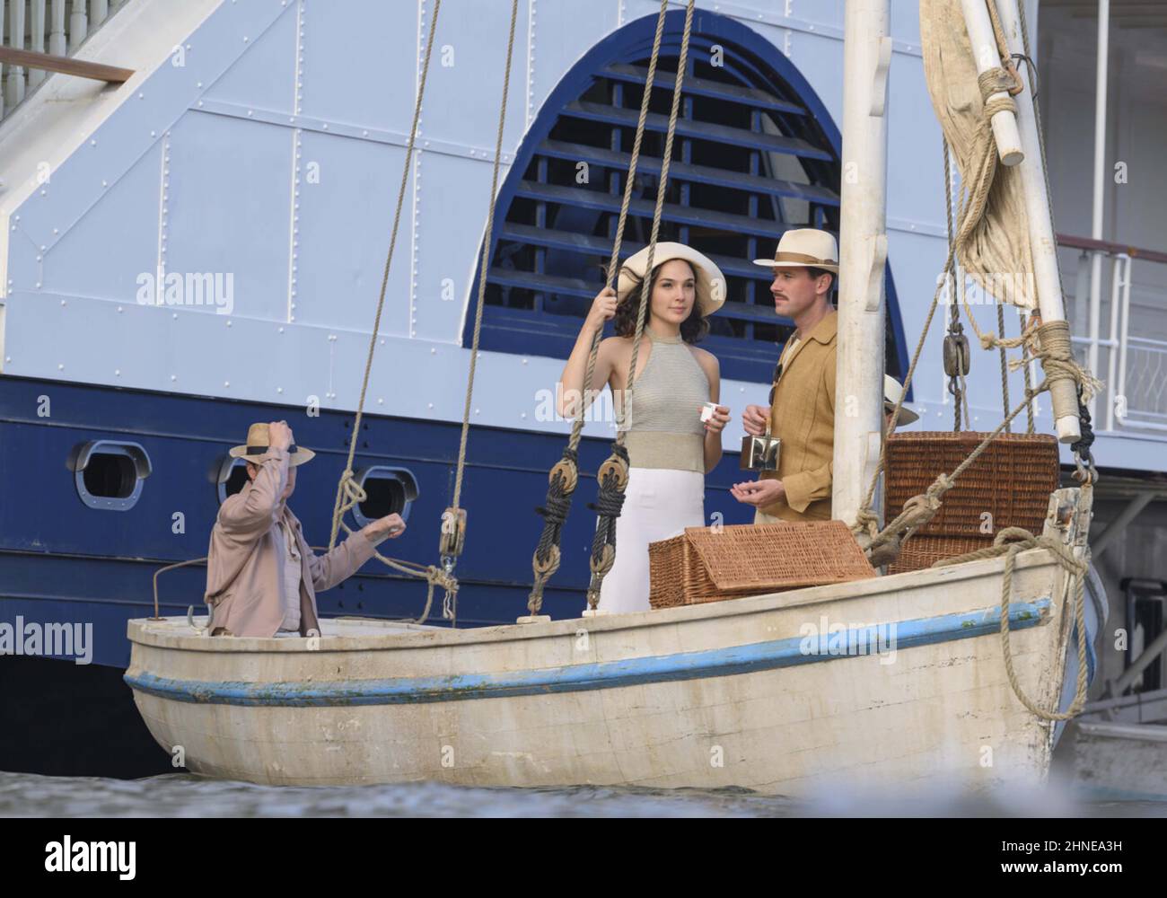 DEATH ON THE NILE (2022) GAL GADOT  ARMIE HAMMER  KENNETH BRANAGH (DIR)  20TH CENTURY STUDIOS/MOVIESTORE COLLECTION Stock Photo