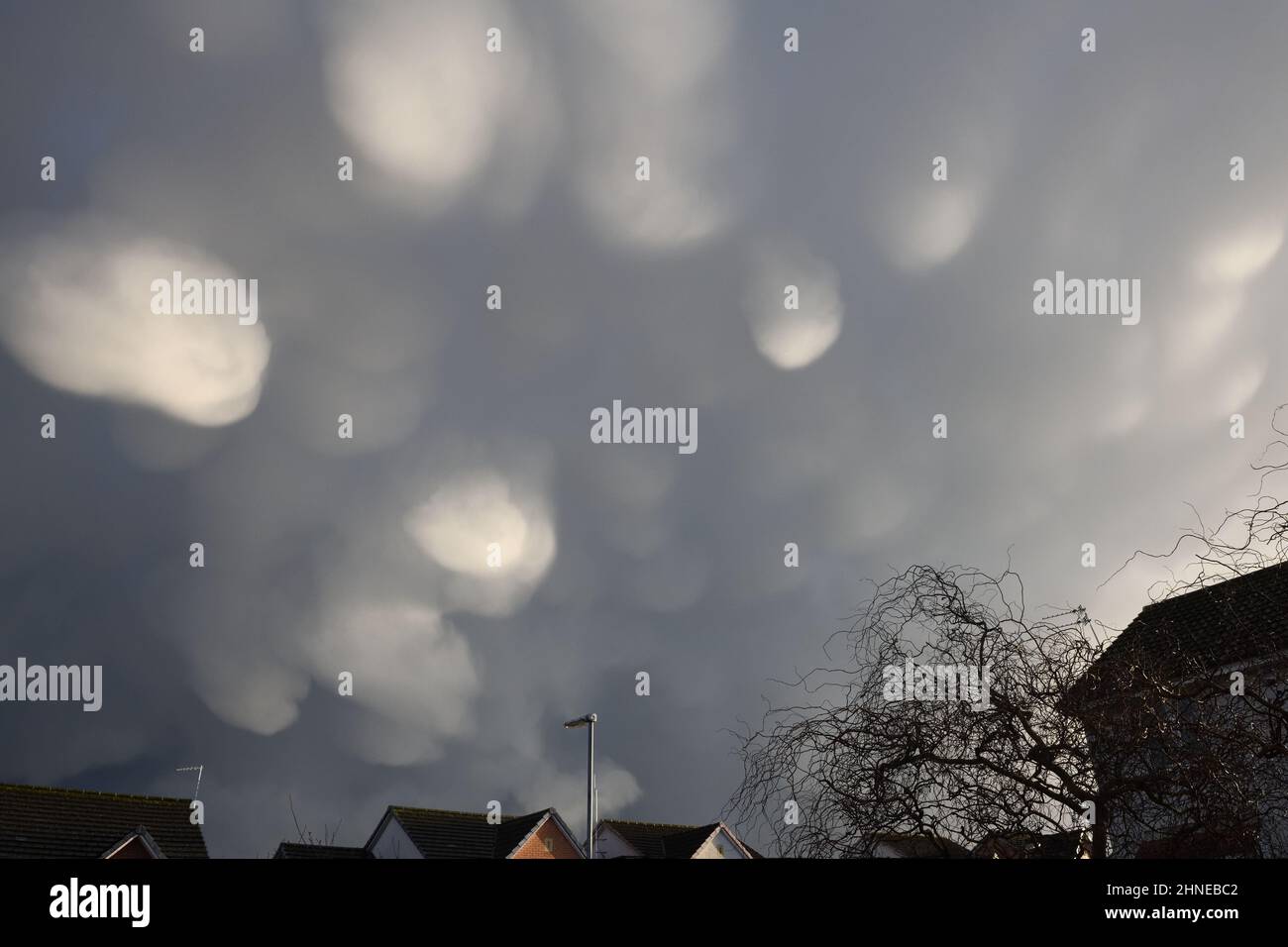 16th, February, 2022. Glasgow, Scotland, UK. Unusual mammatus cloud formation sweeps across Glasgow as the winds pick up due to Storm Dudley. Credit. Douglas Carr/Alamy Live News Stock Photo