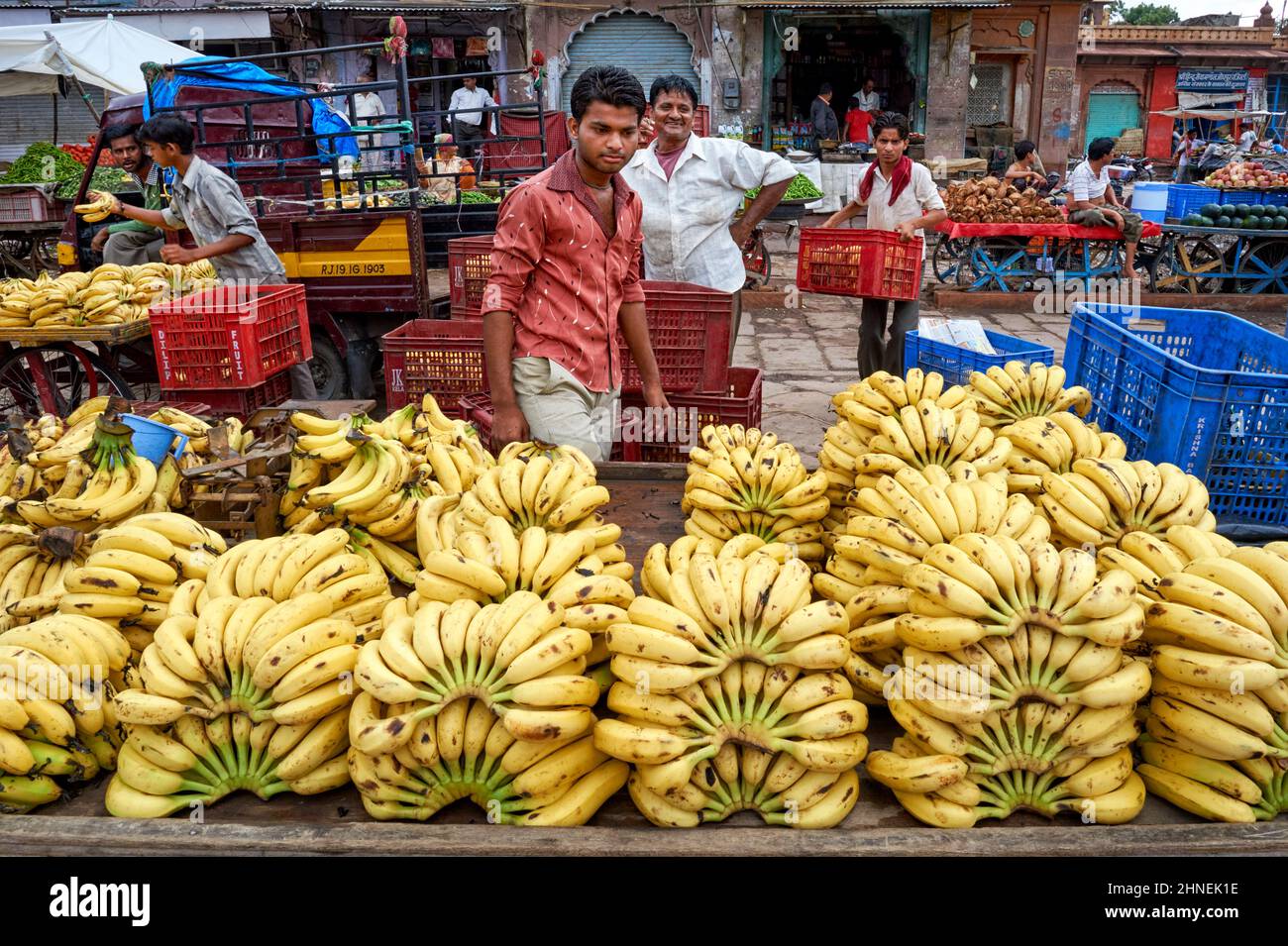 India Rajasthan Jodhpur. Sardar Market Girdikot. Fruit and vegetables Stock Photo