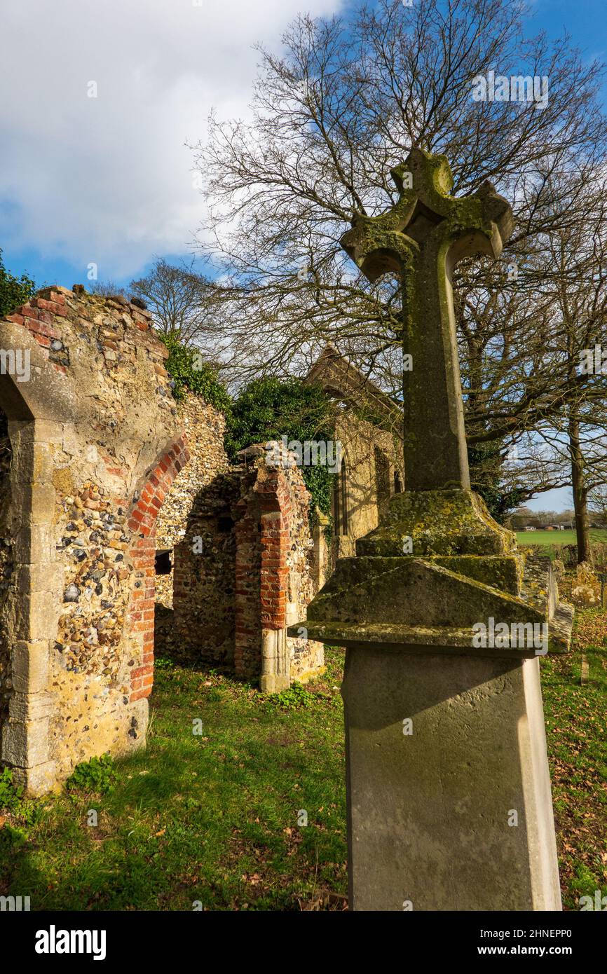 Tivetshall St Mary, Ruined Church Stock Photo
