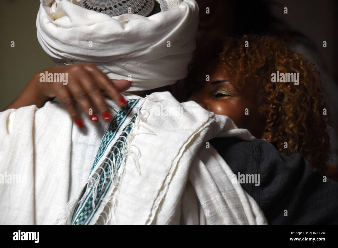 Ethiopian jews hug Stock Photo