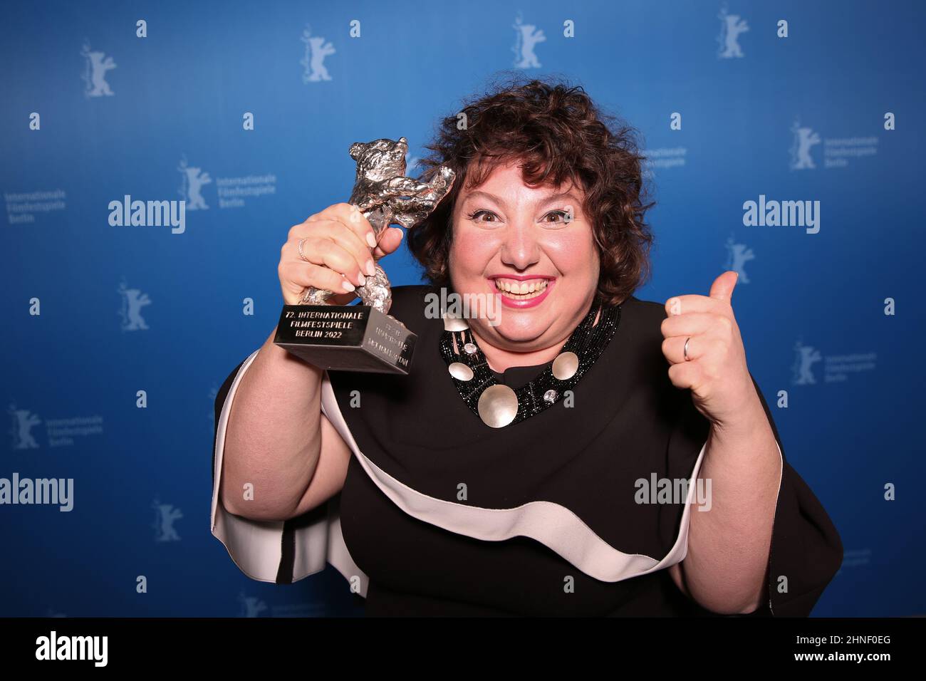 Berlin, Germany. 16th Feb, 2022. German-Turkish actress Meltem Kaptan poses with the Silver Bear for Best Actress in a Leading Role for her role in the film 'Rabiye Kurnaz vs George W Bush' during a photo session after the awards ceremony of the 72nd Berlinale Film Festival. Credit: Ronny Hartmann/AFP POOL/dpa/Alamy Live News Stock Photo