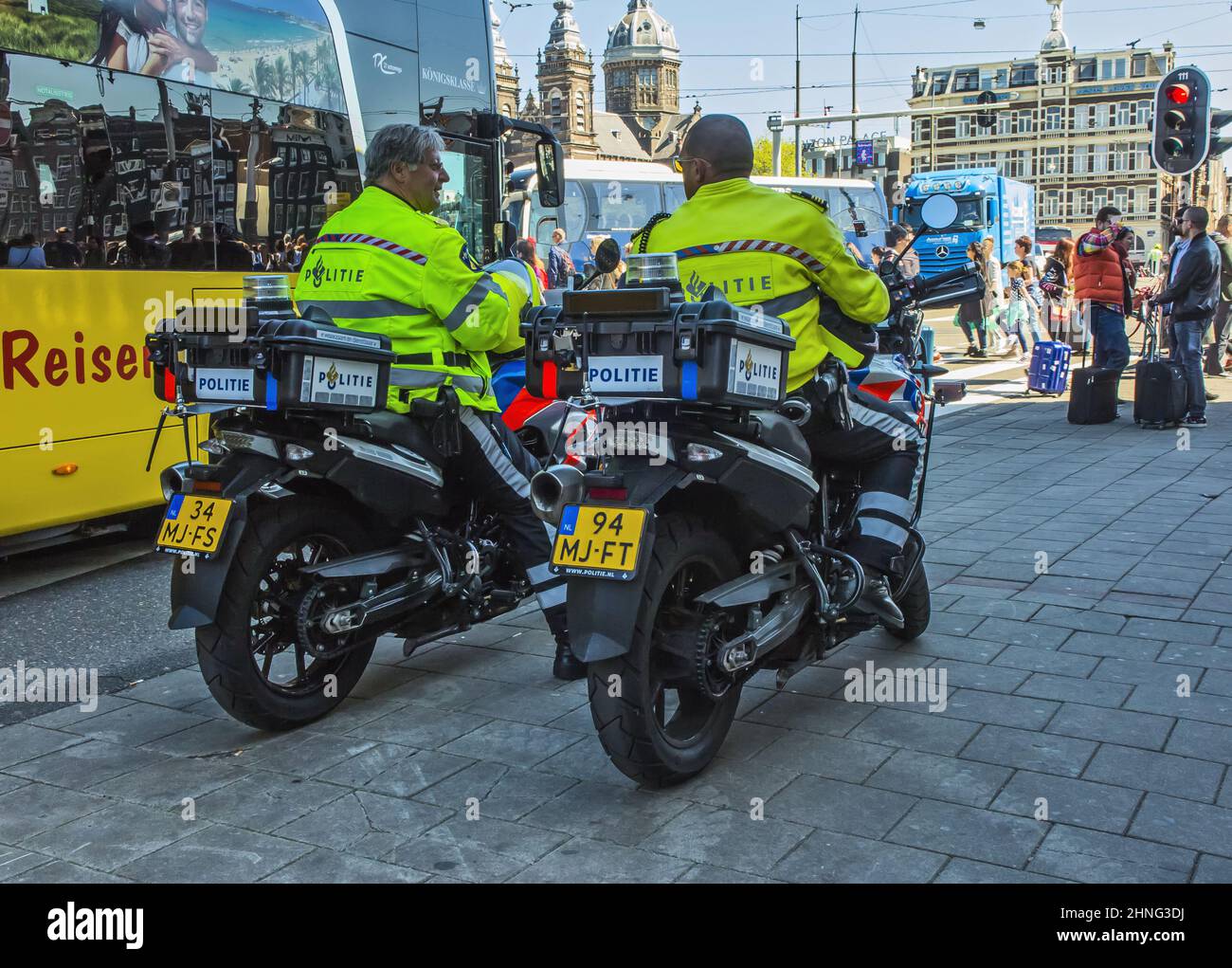 amsterdam-netherlands-05-05-2018-two-police-officers-in-yellow