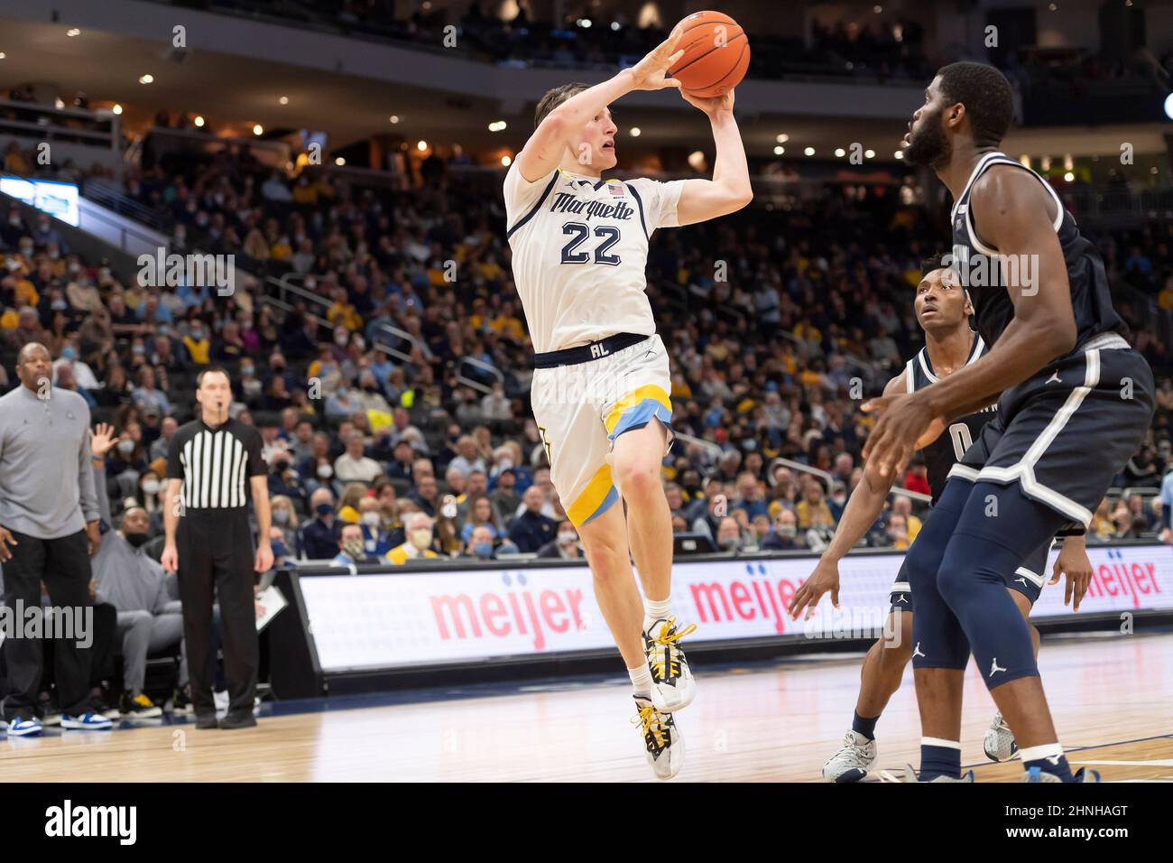 Milwaukee, WI, USA. 16th Feb, 2022. Marquette Golden Eagles guard Tyler Kolek #22 passes the ball around Georgetown Hoyas center Timothy Ighoefe #5 during NCAA basketball game between the Georgetown Hoyas and the Marquette Golden Eagles at Fiserv Forum in Milwaukee, WI. Marquette defeated Georgetown 77-66. Kirsten Schmitt/CSM/Alamy Live News Stock Photo