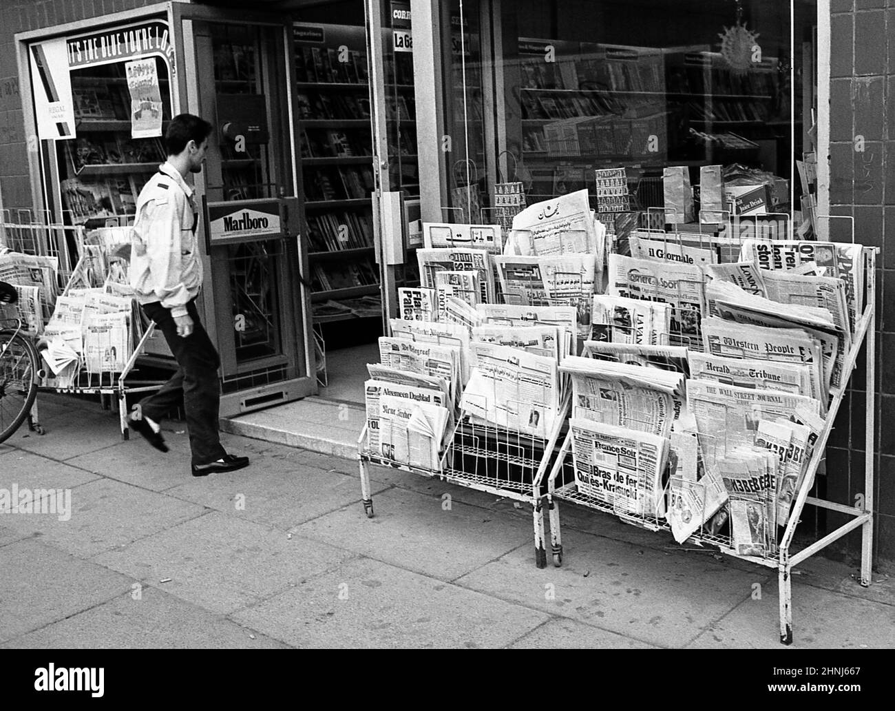 Newsagent uk 1980s hires stock photography and images Alamy