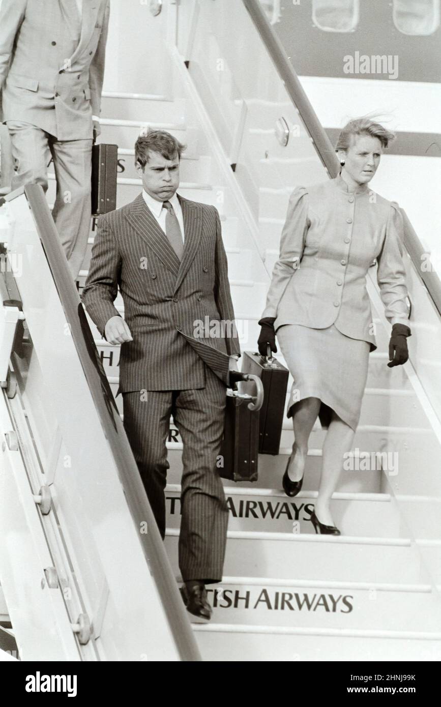 Prince Andrew and Sarah Ferguson 1987 October arriving at Heathrow Airport Stock Photo
