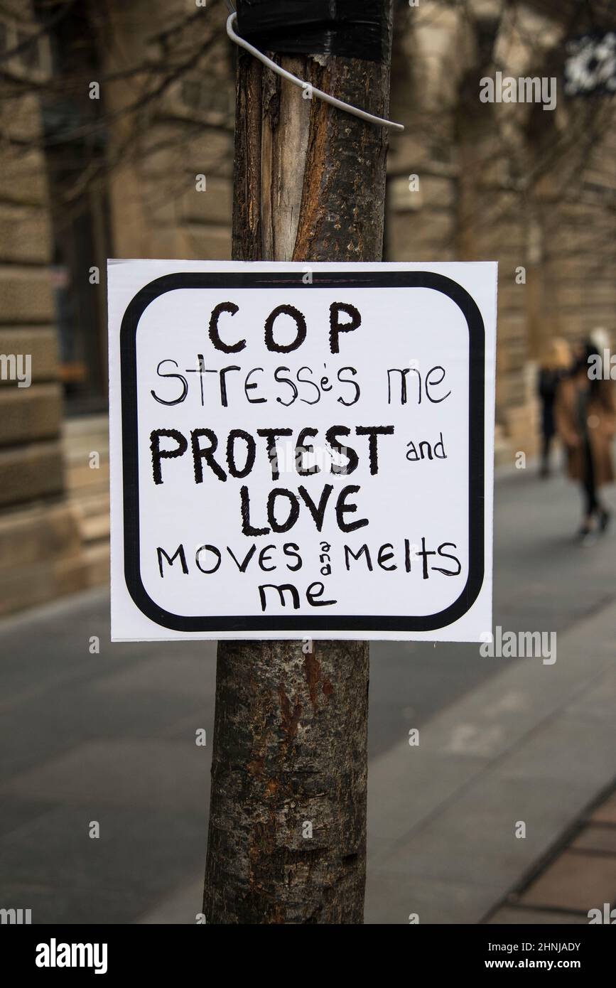Climat Change poster tied to tree in Glasgow City Centre during COP26 Stock Photo